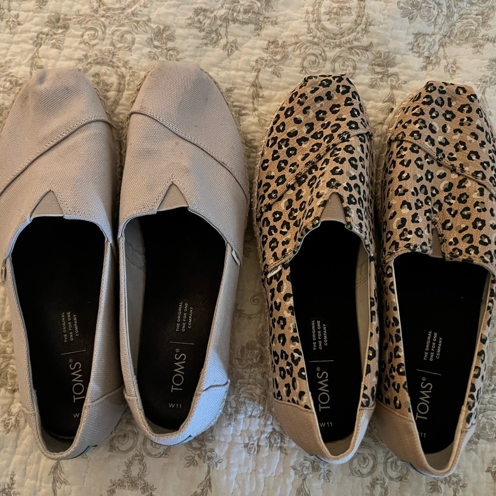 TOMS Women's Cream and Leopard Print Flats